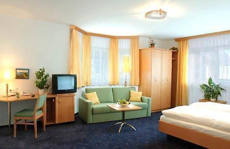 Hotel-Landpension Postwirt キルヒェンシッテンバッハ エクステリア 写真