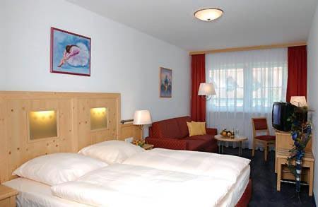 Hotel-Landpension Postwirt キルヒェンシッテンバッハ エクステリア 写真