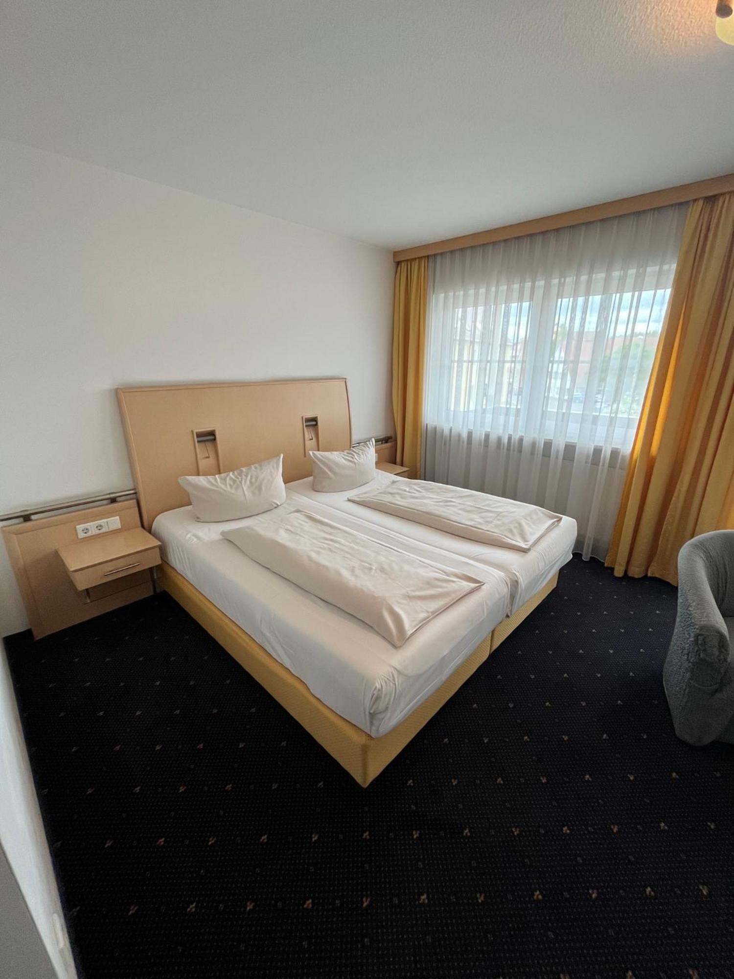 Hotel-Landpension Postwirt キルヒェンシッテンバッハ エクステリア 写真