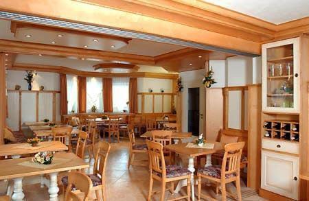 Hotel-Landpension Postwirt キルヒェンシッテンバッハ レストラン 写真